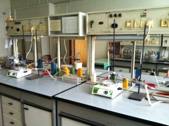 Лаборатория 2 гис. Оснащение лаборатории. Аппаратура для лаборатории. Современная химическая лаборатория. Оборудование биологической лаборатории.